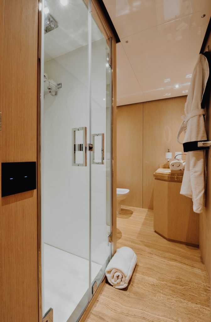 M/Y Blue East – Yachtique