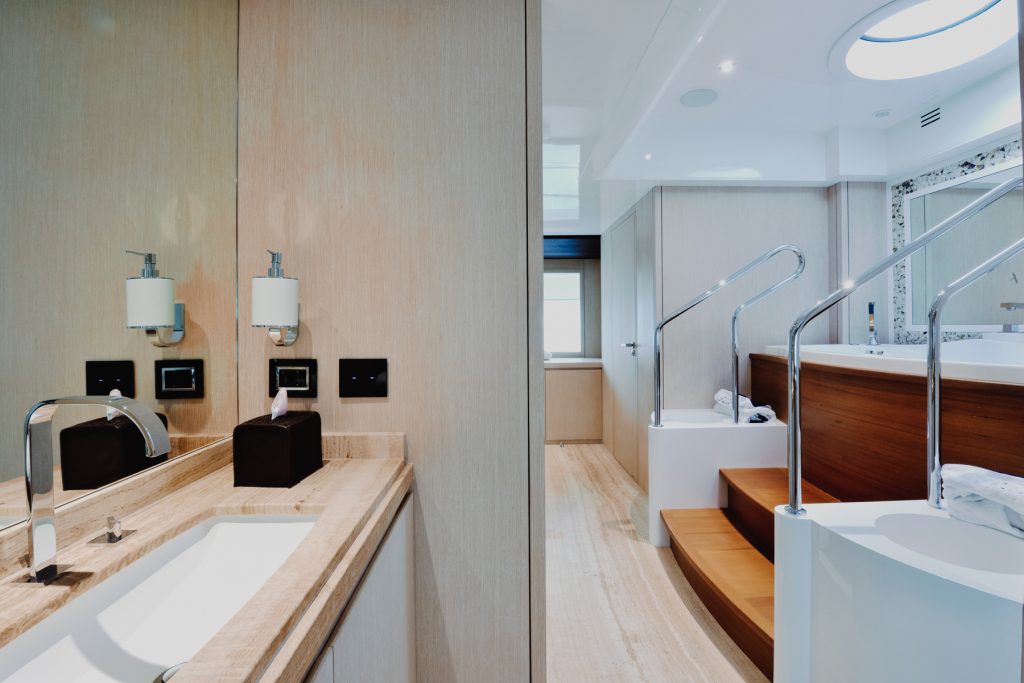 M/Y Blue East – Yachtique